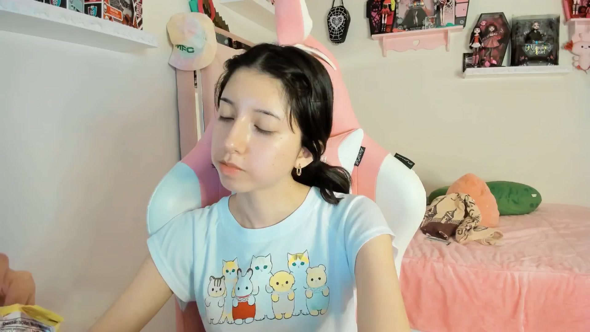 Gallery image thumbnail from Cherrycute666's myfreecams stream on, 03/03/2025, 07:23 image 18 of 20