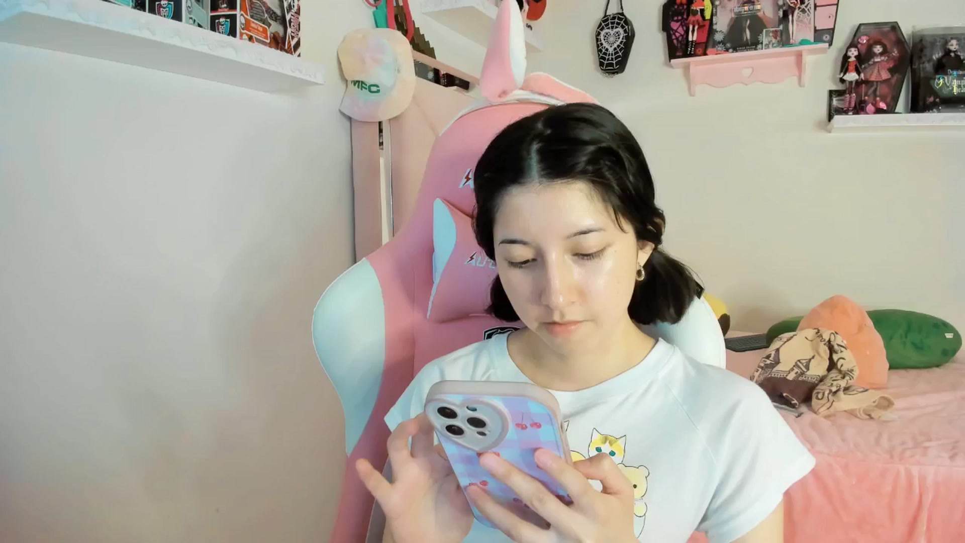 Gallery image thumbnail from Cherrycute666's myfreecams stream on, 03/03/2025, 07:23 image 19 of 20