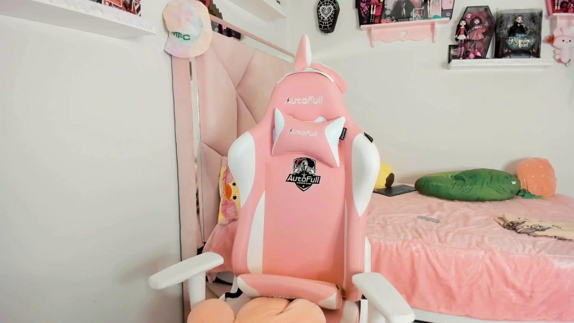 Gallery image thumbnail from Cherrycute666's myfreecams stream on, 03/03/2025, 07:23 image 4 of 20