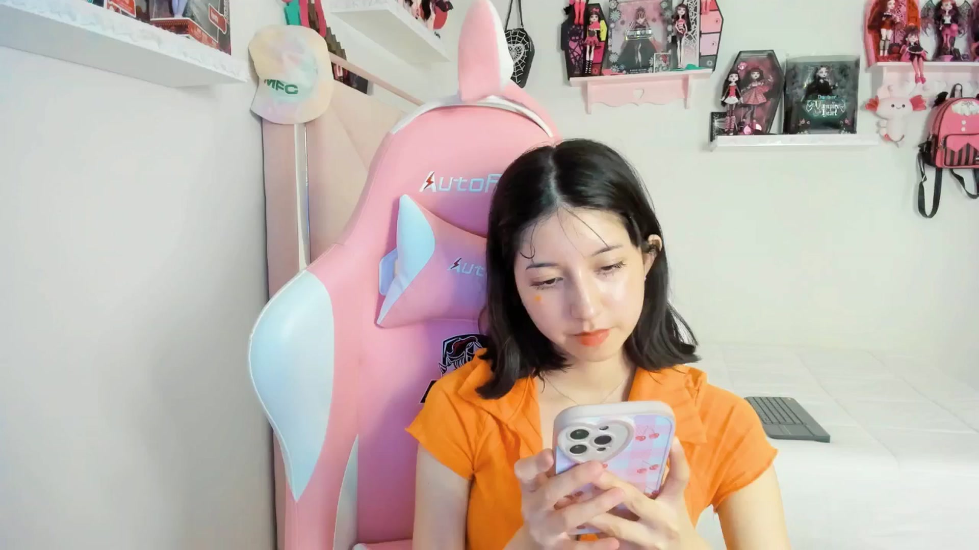 Gallery image thumbnail from Cherrycute666's myfreecams stream on, 03/04/2025, 06:00 image 18 of 20