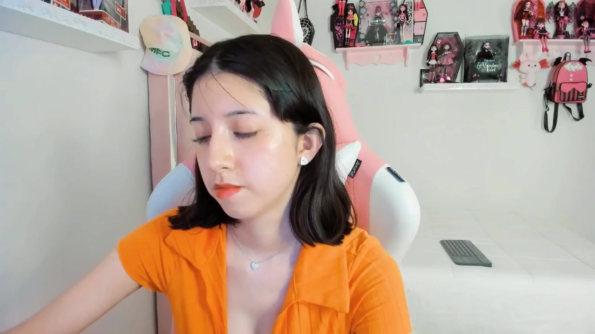 Gallery image thumbnail from Cherrycute666's myfreecams stream on, 03/04/2025, 06:00 image 5 of 20