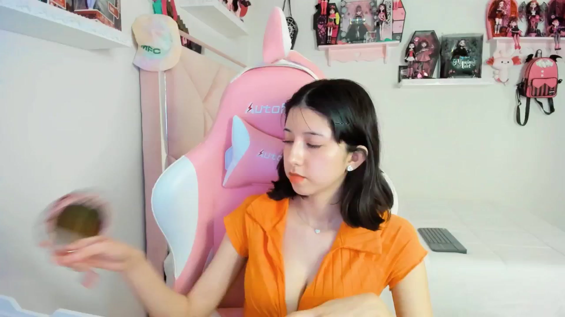 Gallery image thumbnail from Cherrycute666's myfreecams stream on, 03/04/2025, 06:00 image 13 of 20