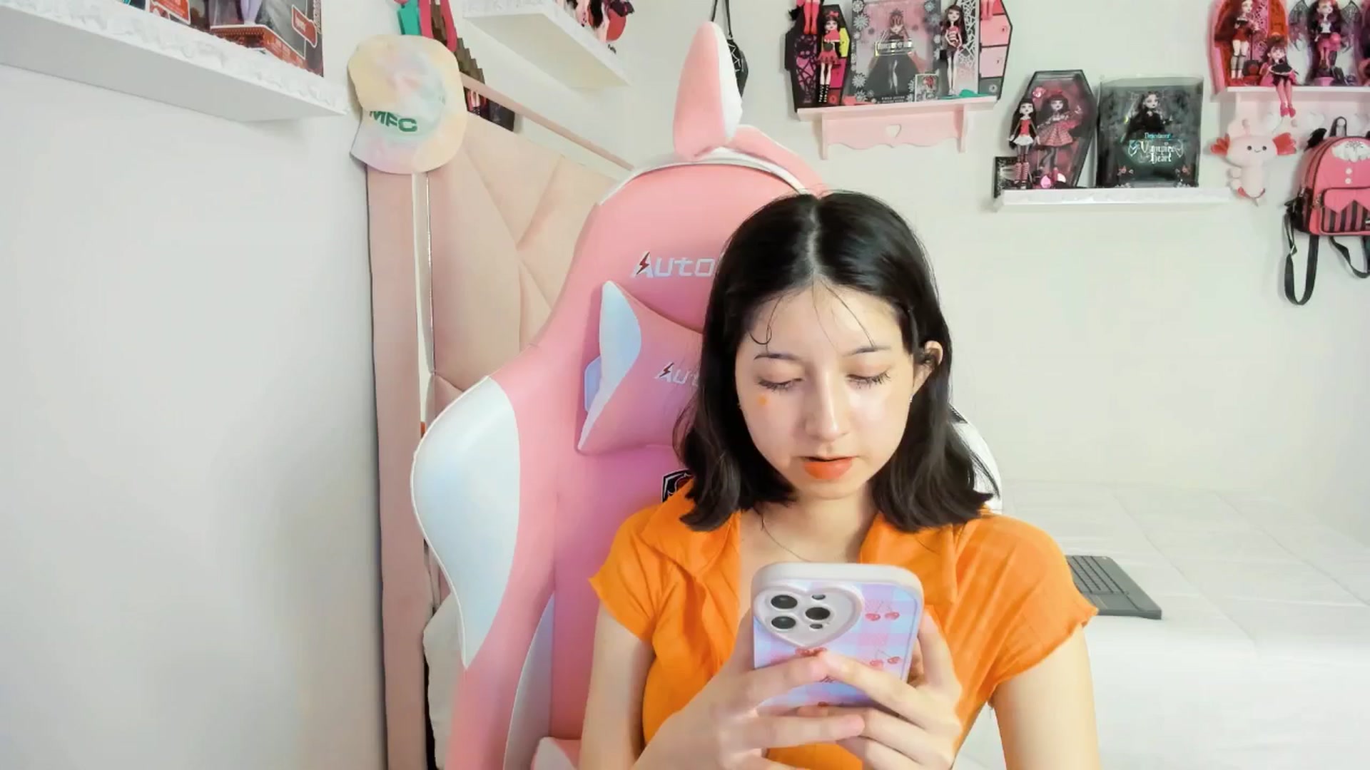 Gallery image thumbnail from Cherrycute666's myfreecams stream on, 03/04/2025, 06:00 image 15 of 20