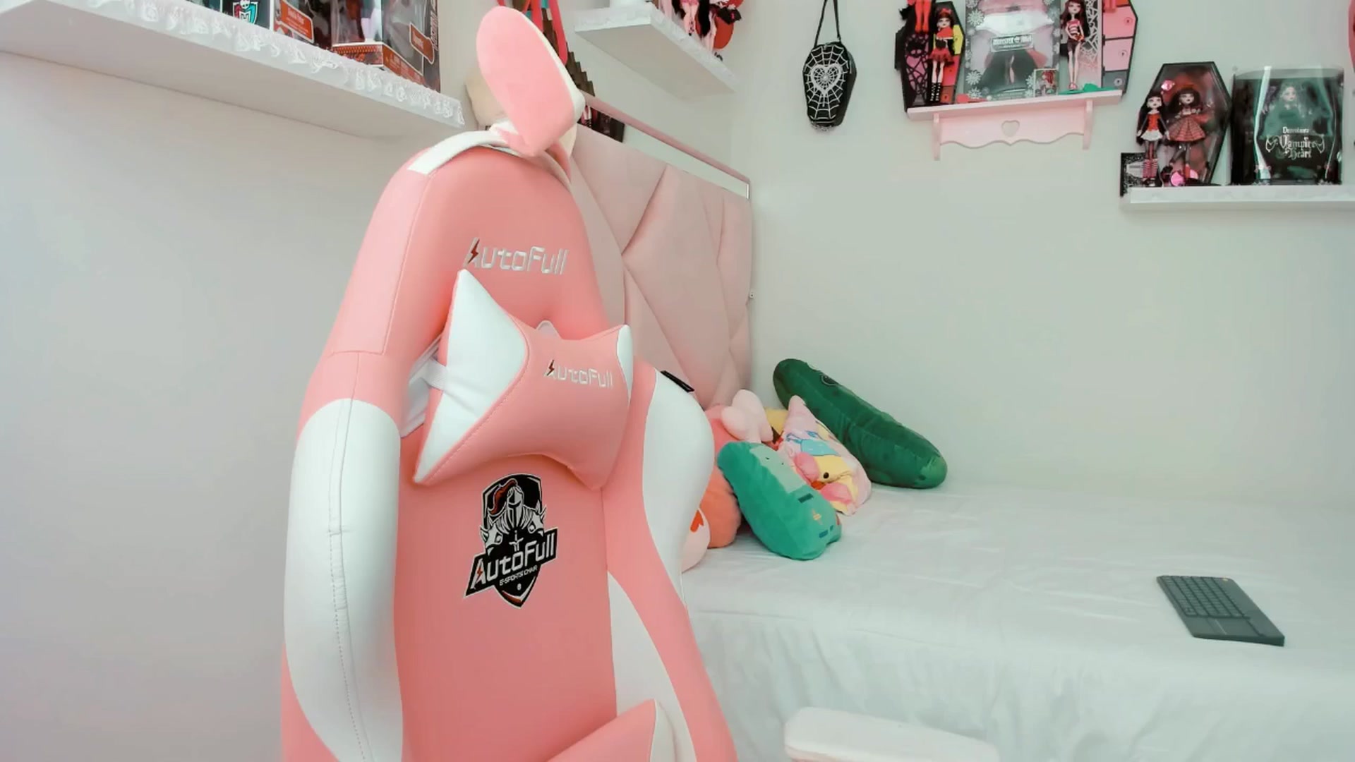 Gallery image thumbnail from Cherrycute666's myfreecams stream on, 03/04/2025, 21:31 image 3 of 20
