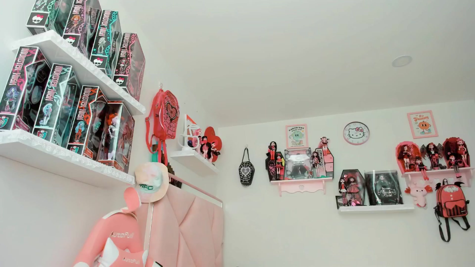 Gallery image thumbnail from Cherrycute666's myfreecams stream on, 03/04/2025, 21:31 image 1 of 20