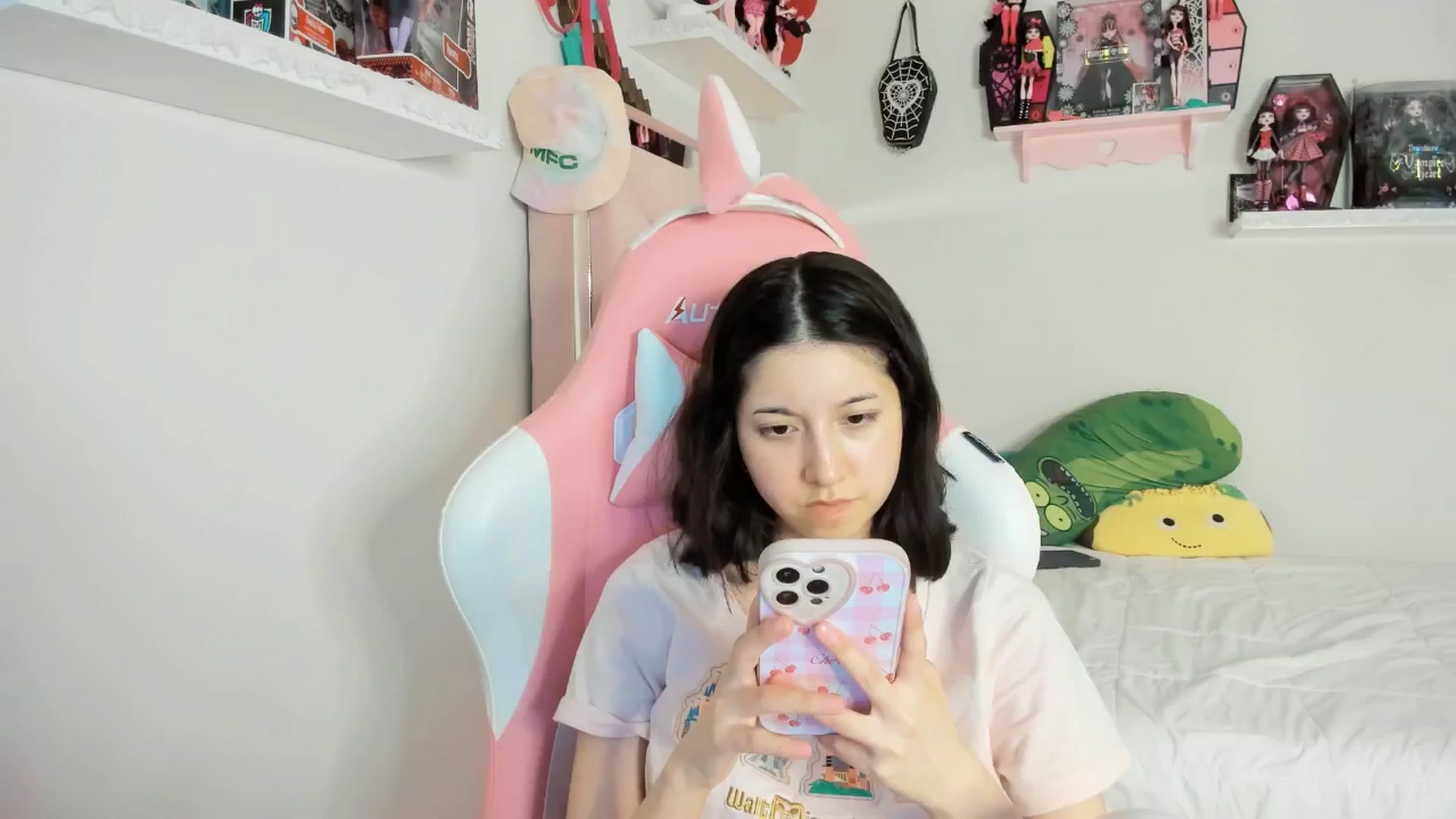 Gallery image thumbnail from Cherrycute666's myfreecams stream on, 03/05/2025, 03:06 image 10 of 20