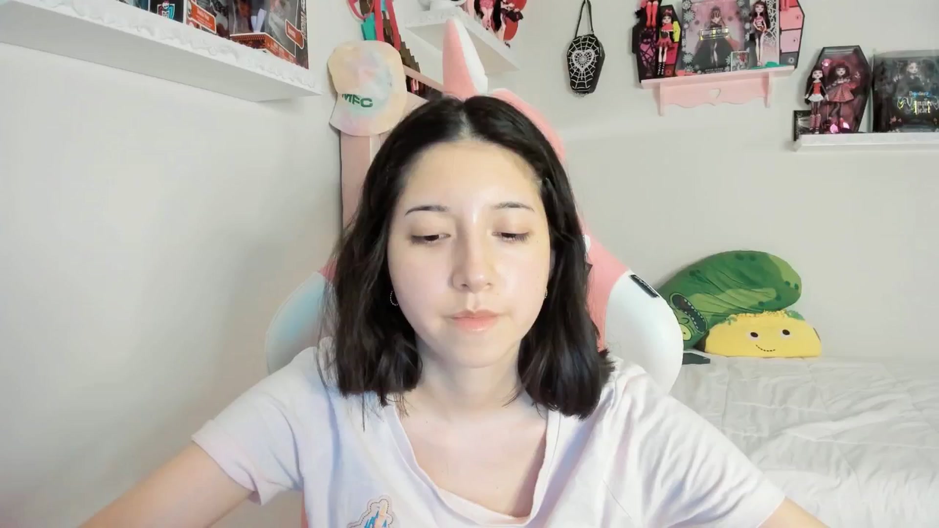 Gallery image thumbnail from Cherrycute666's myfreecams stream on, 03/05/2025, 03:06 image 12 of 20