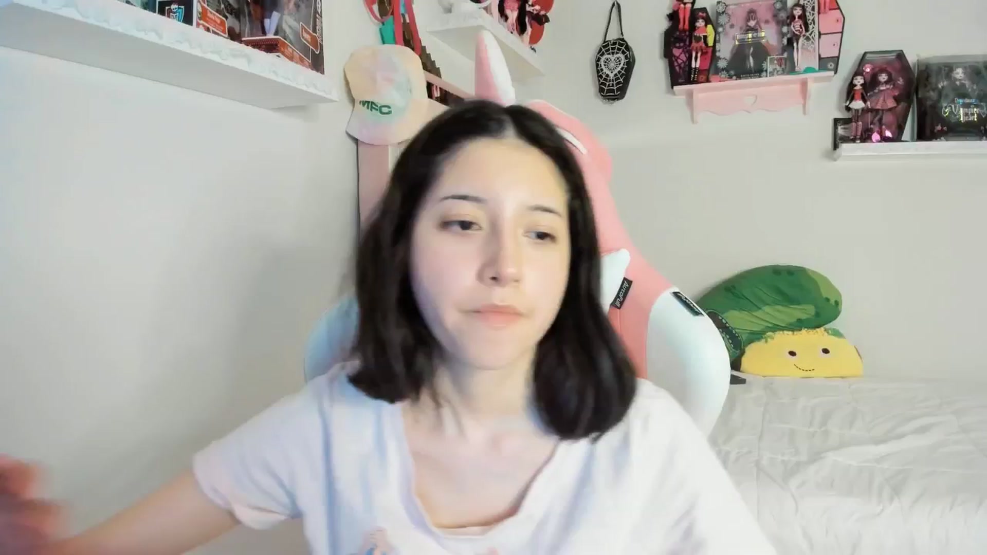 Gallery image thumbnail from Cherrycute666's myfreecams stream on, 03/05/2025, 03:06 image 15 of 20