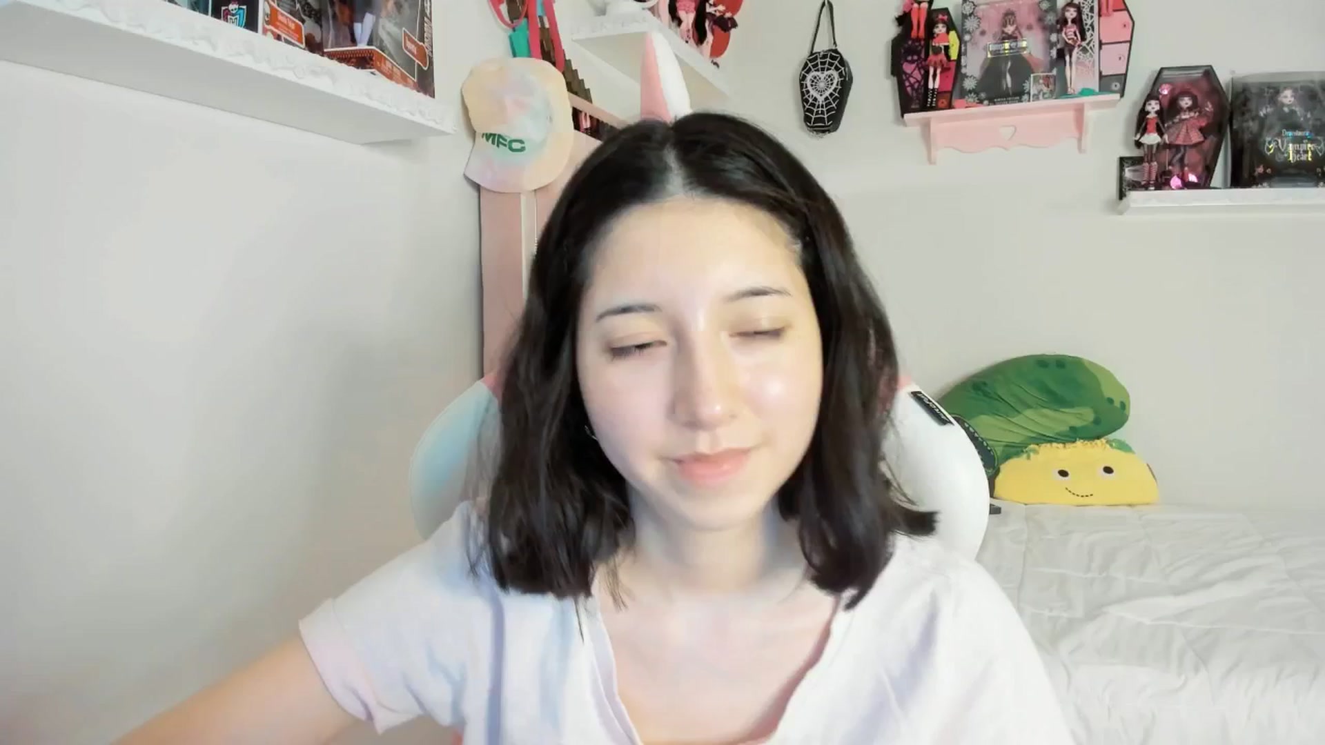 Gallery image thumbnail from Cherrycute666's myfreecams stream on, 03/05/2025, 03:06 image 19 of 20