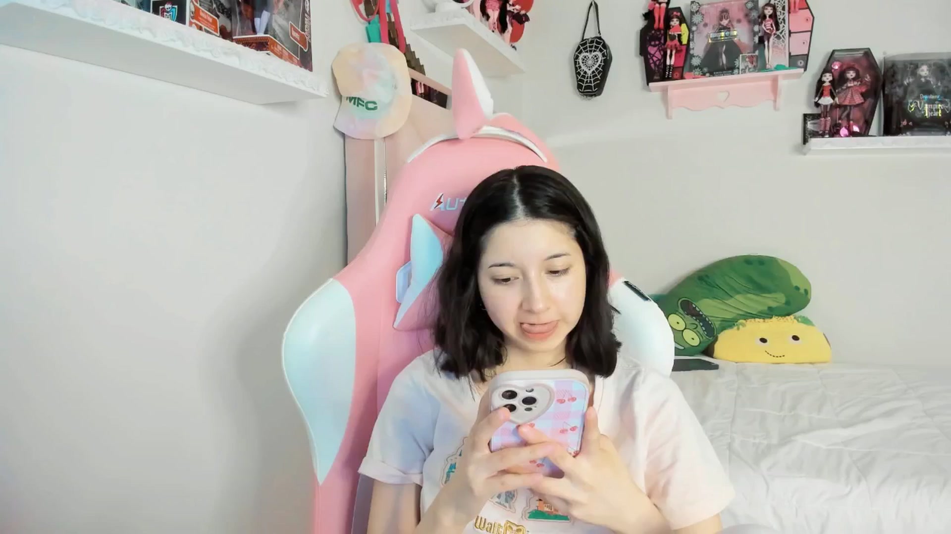 Gallery image thumbnail from Cherrycute666's myfreecams stream on, 03/05/2025, 03:06 image 11 of 20