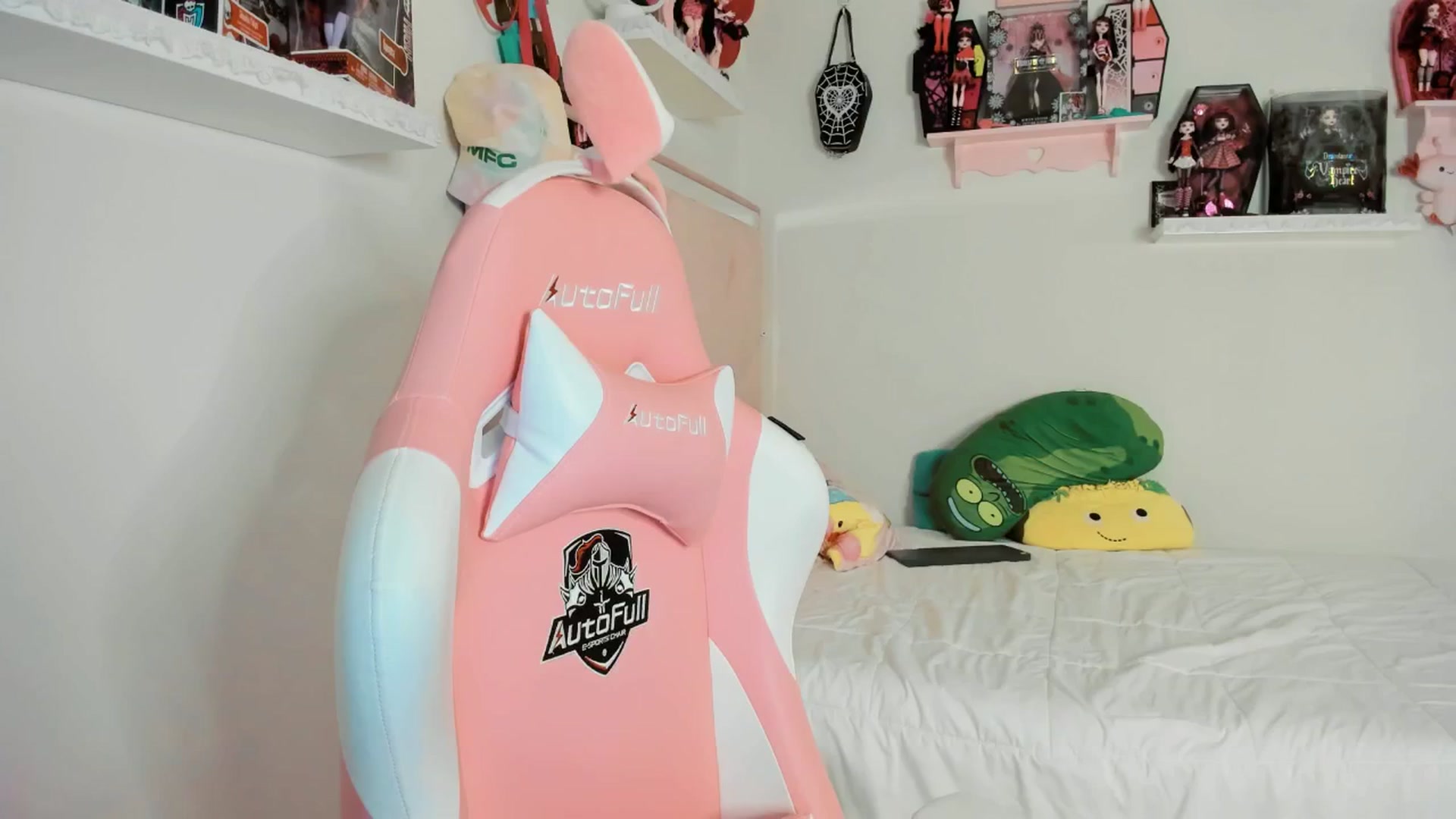 Gallery image thumbnail from Cherrycute666's myfreecams stream on, 03/05/2025, 03:06 image 2 of 20