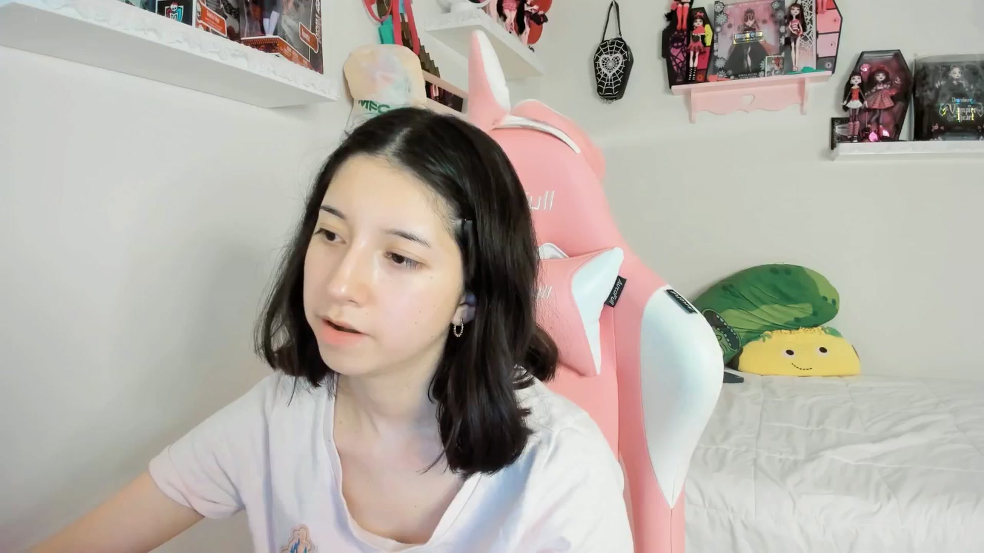 Gallery image thumbnail from Cherrycute666's myfreecams stream on, 03/05/2025, 03:06 image 14 of 20