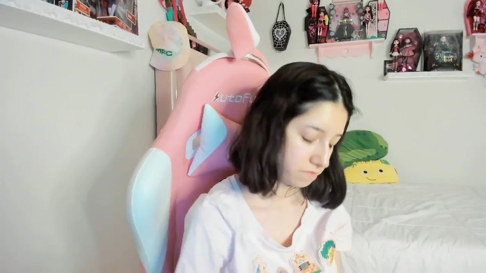 Gallery image thumbnail from Cherrycute666's myfreecams stream on, 03/05/2025, 03:06 image 1 of 20