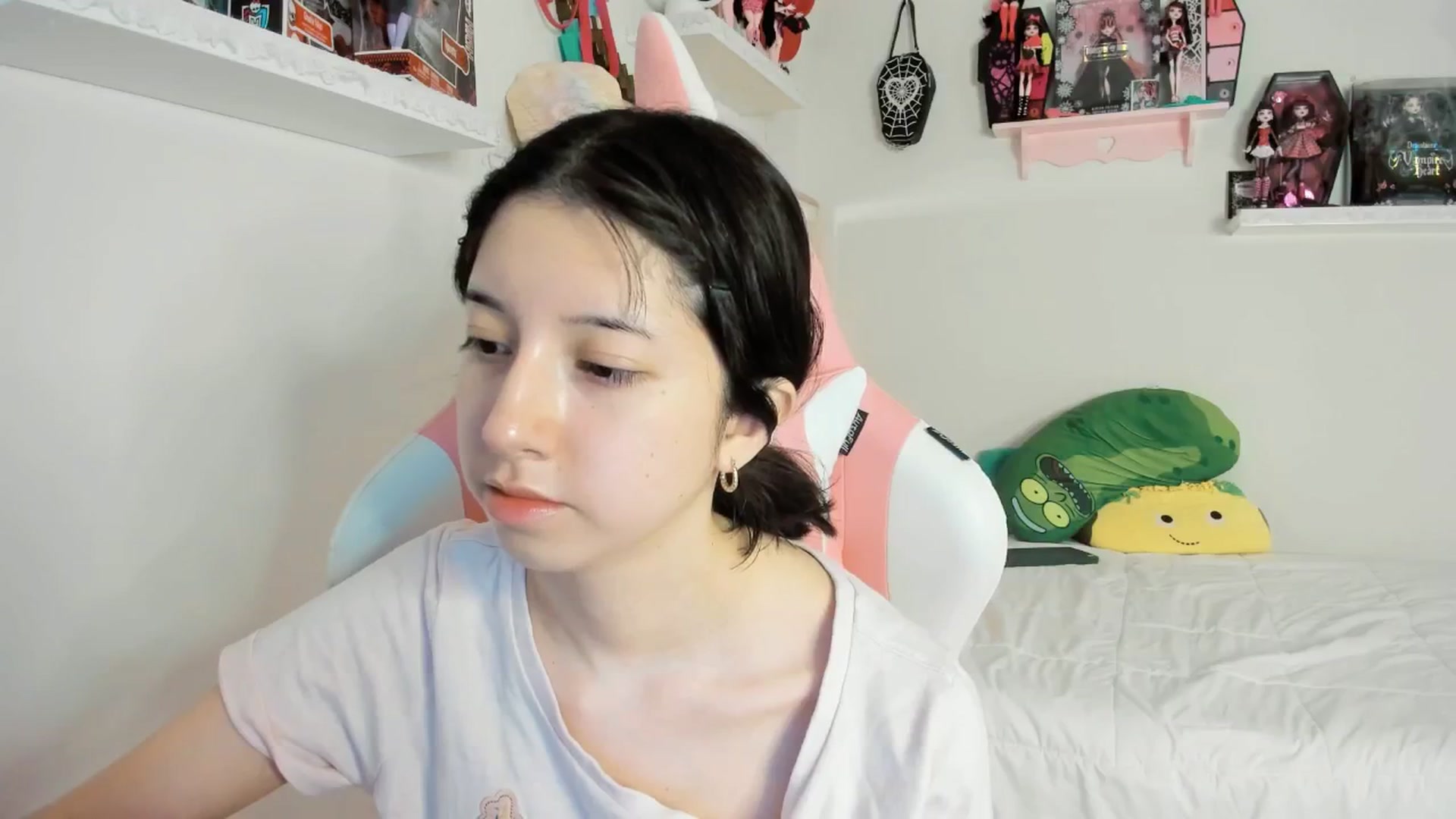 Gallery image thumbnail from Cherrycute666's myfreecams stream on, 03/05/2025, 06:45 image 8 of 20