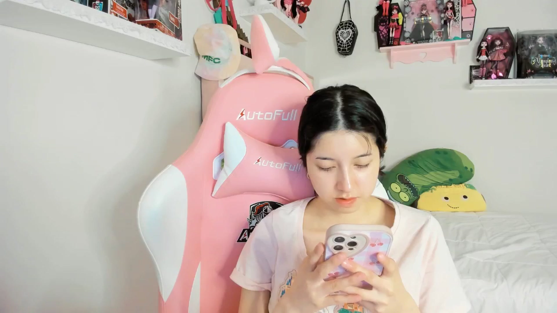 Gallery image thumbnail from Cherrycute666's myfreecams stream on, 03/05/2025, 06:45 image 10 of 20