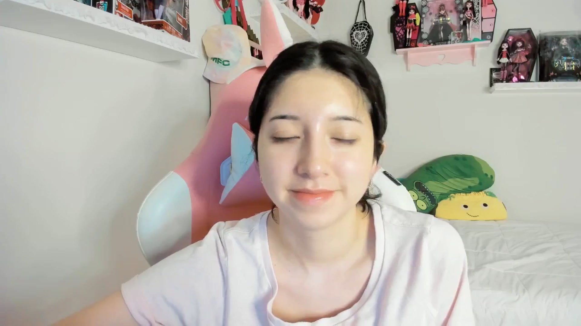 Gallery image thumbnail from Cherrycute666's myfreecams stream on, 03/05/2025, 06:45 image 6 of 20