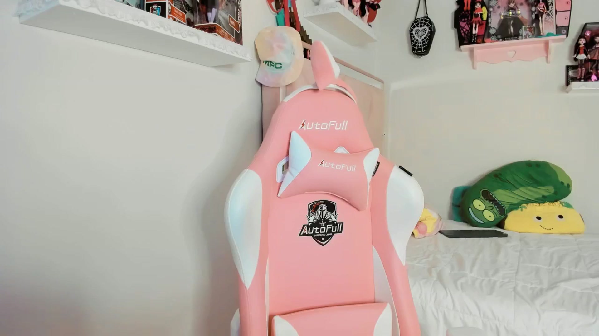 Gallery image thumbnail from Cherrycute666's myfreecams stream on, 03/05/2025, 06:45 image 14 of 20