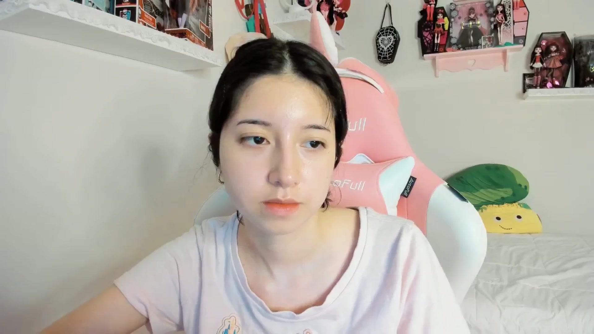 Gallery image thumbnail from Cherrycute666's myfreecams stream on, 03/05/2025, 06:45 image 18 of 20