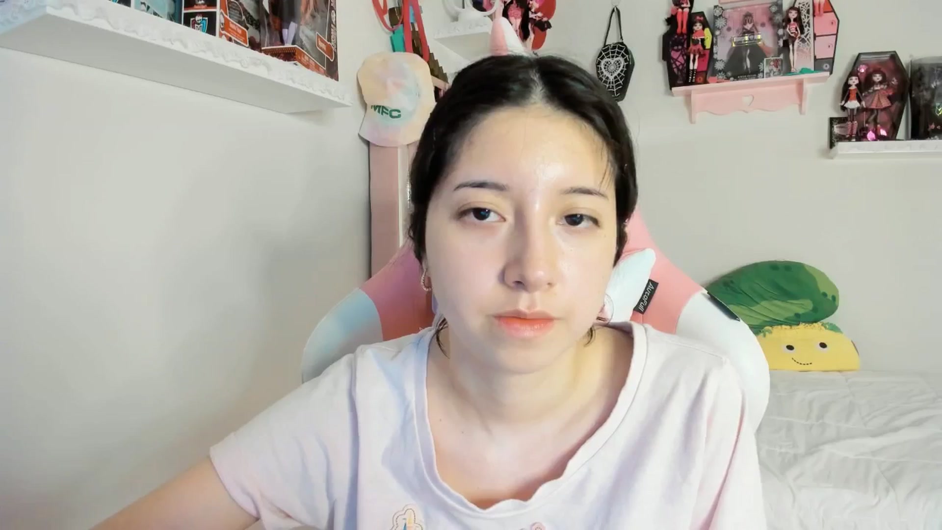 Gallery image thumbnail from Cherrycute666's myfreecams stream on, 03/05/2025, 06:45 image 16 of 20