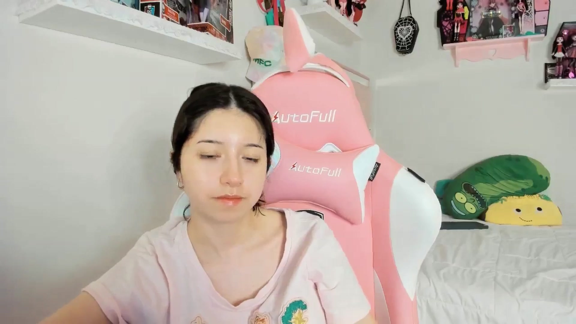 Gallery image thumbnail from Cherrycute666's myfreecams stream on, 03/05/2025, 06:45 image 13 of 20