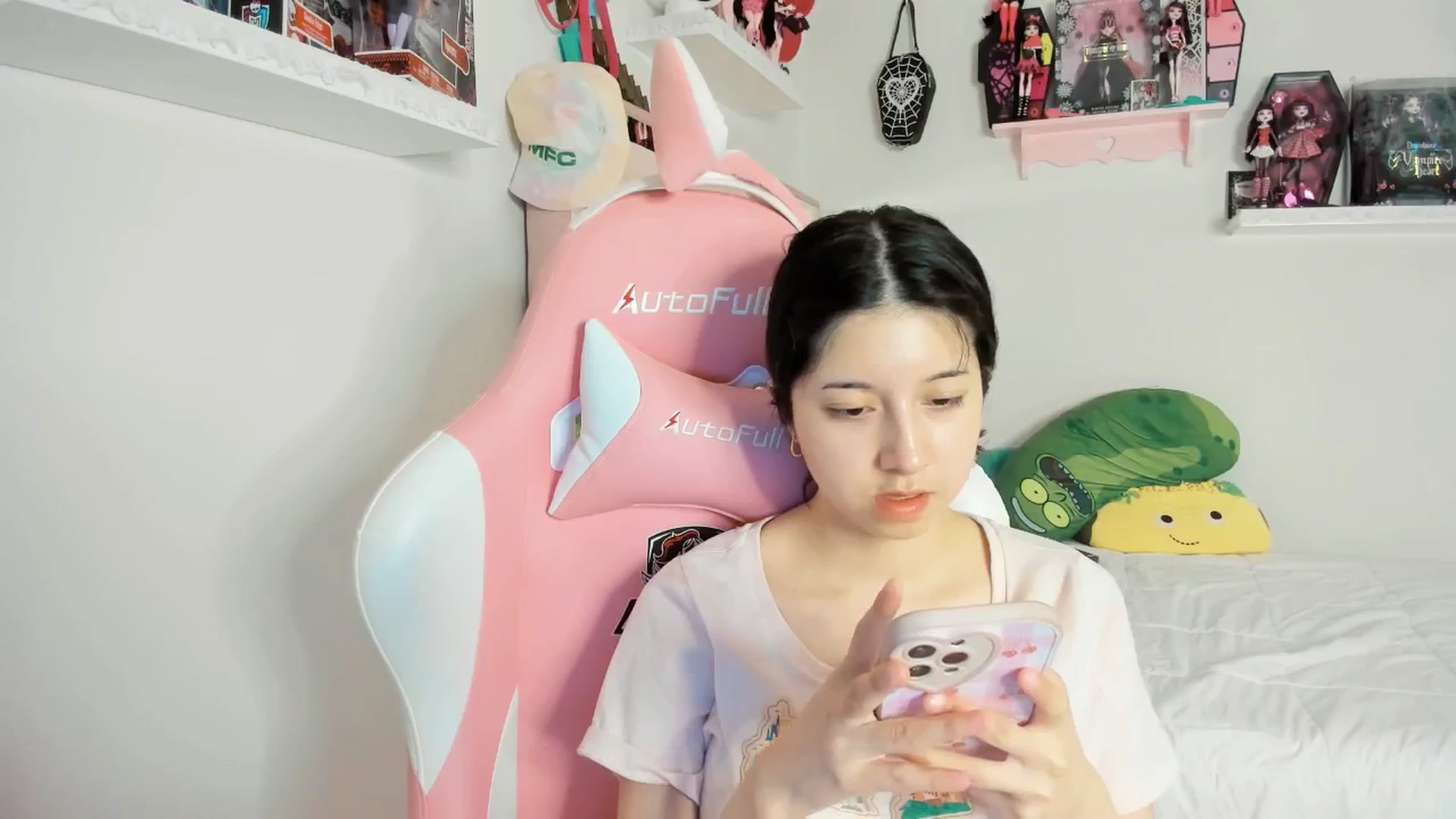 Gallery image thumbnail from Cherrycute666's myfreecams stream on, 03/05/2025, 06:45 image 4 of 20