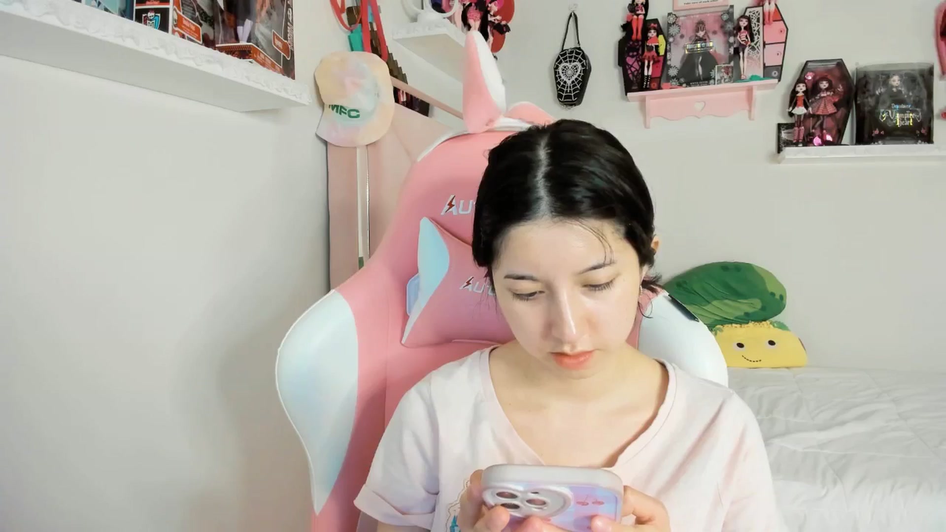 Gallery image thumbnail from Cherrycute666's myfreecams stream on, 03/05/2025, 06:45 image 20 of 20