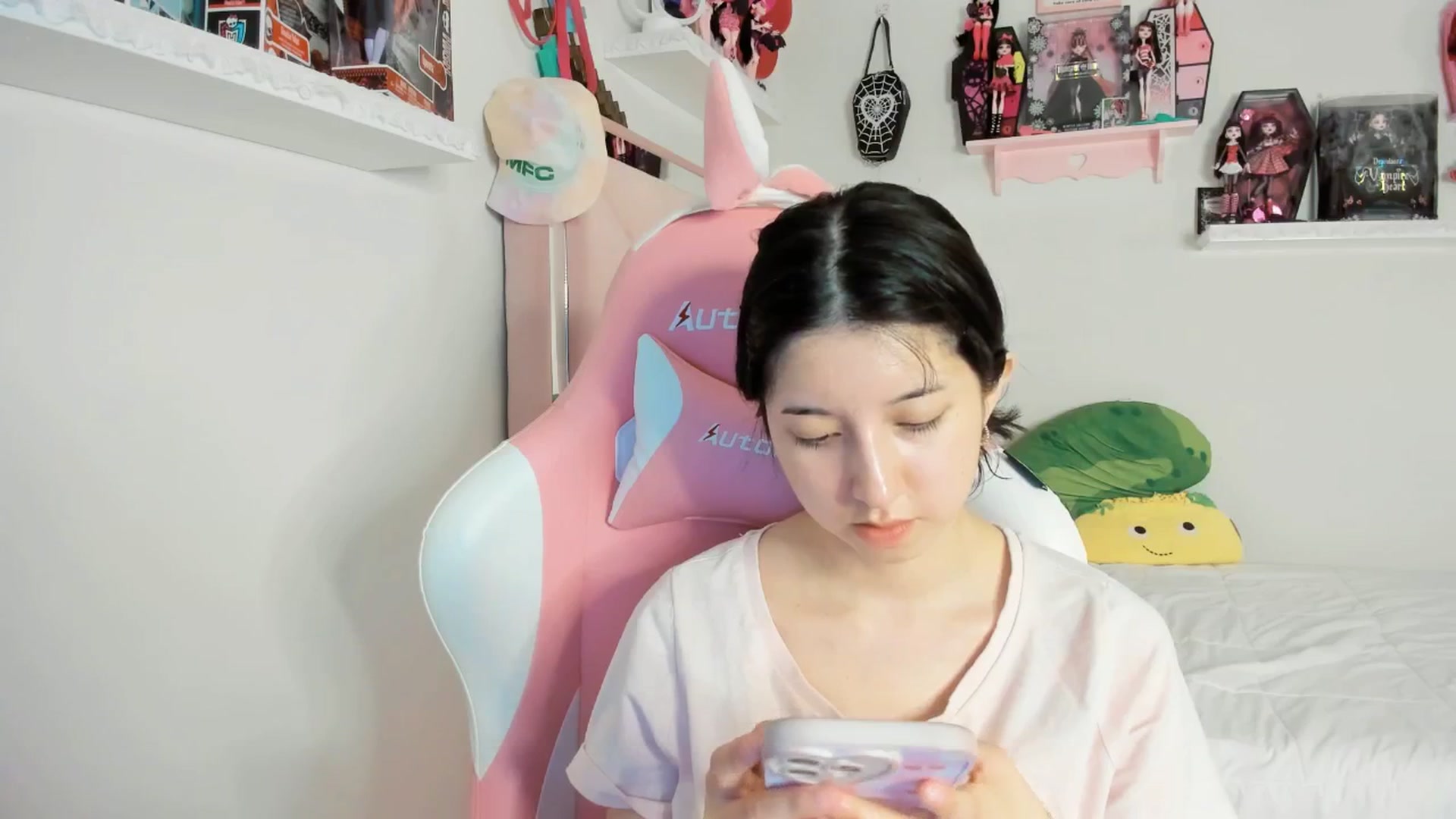 Gallery image thumbnail from Cherrycute666's myfreecams stream on, 03/05/2025, 07:22 image 18 of 20