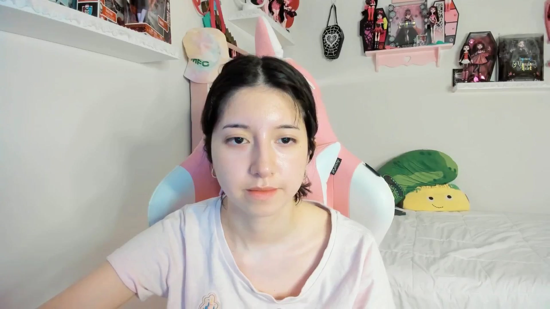 Gallery image thumbnail from Cherrycute666's myfreecams stream on, 03/05/2025, 07:22 image 10 of 20