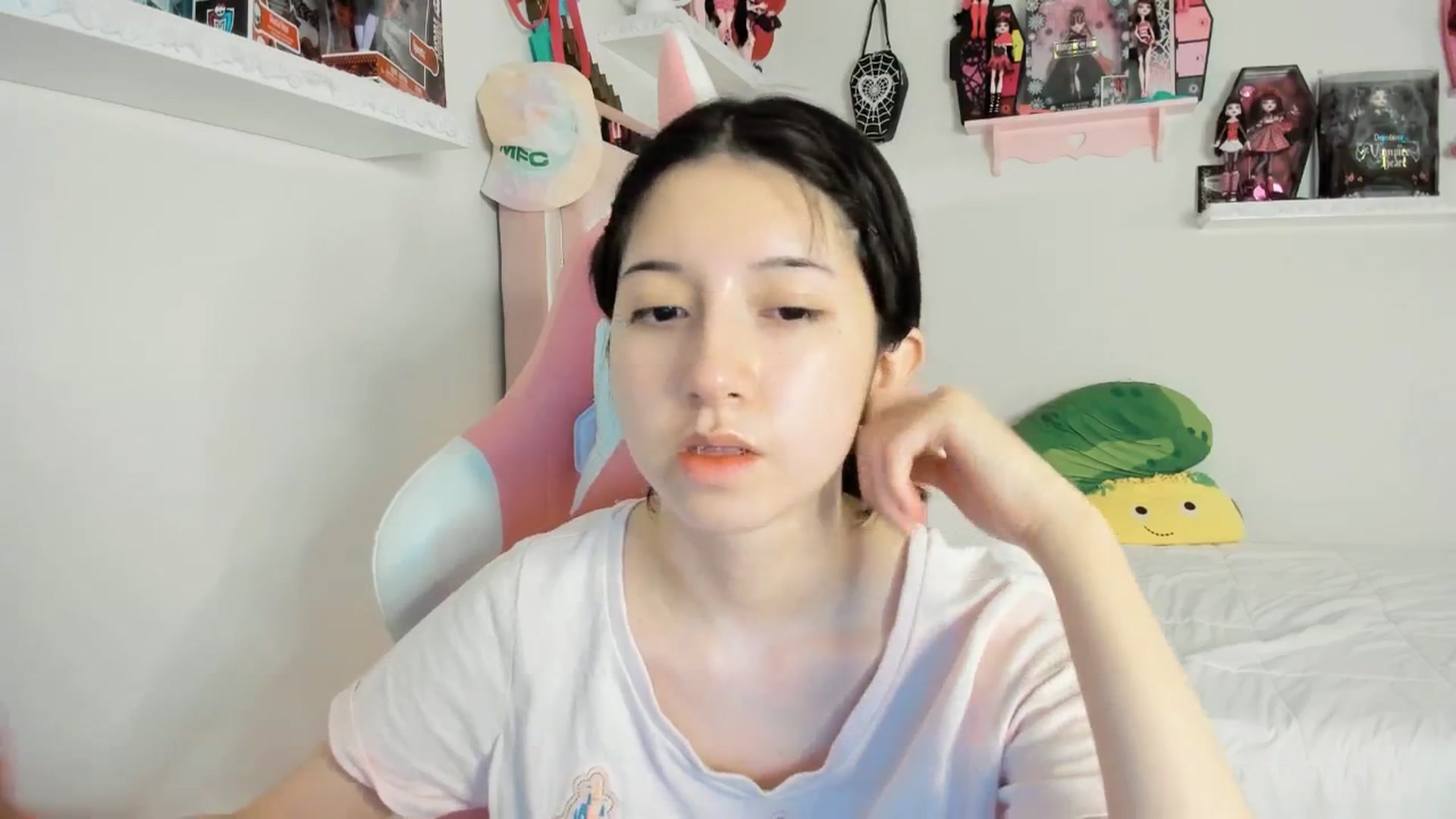 Gallery image thumbnail from Cherrycute666's myfreecams stream on, 03/05/2025, 07:22 image 16 of 20