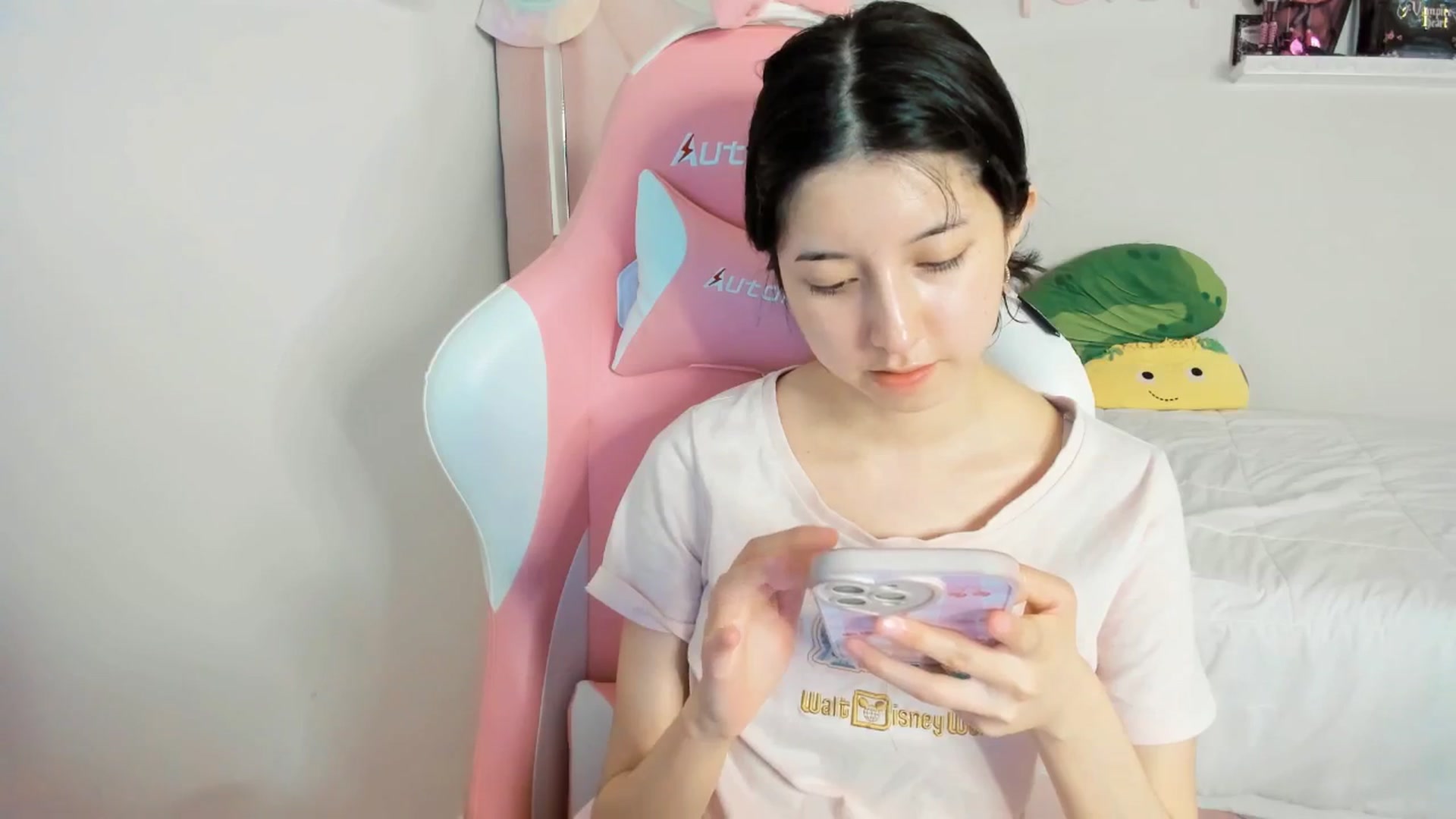 Gallery image thumbnail from Cherrycute666's myfreecams stream on, 03/05/2025, 07:22 image 20 of 20