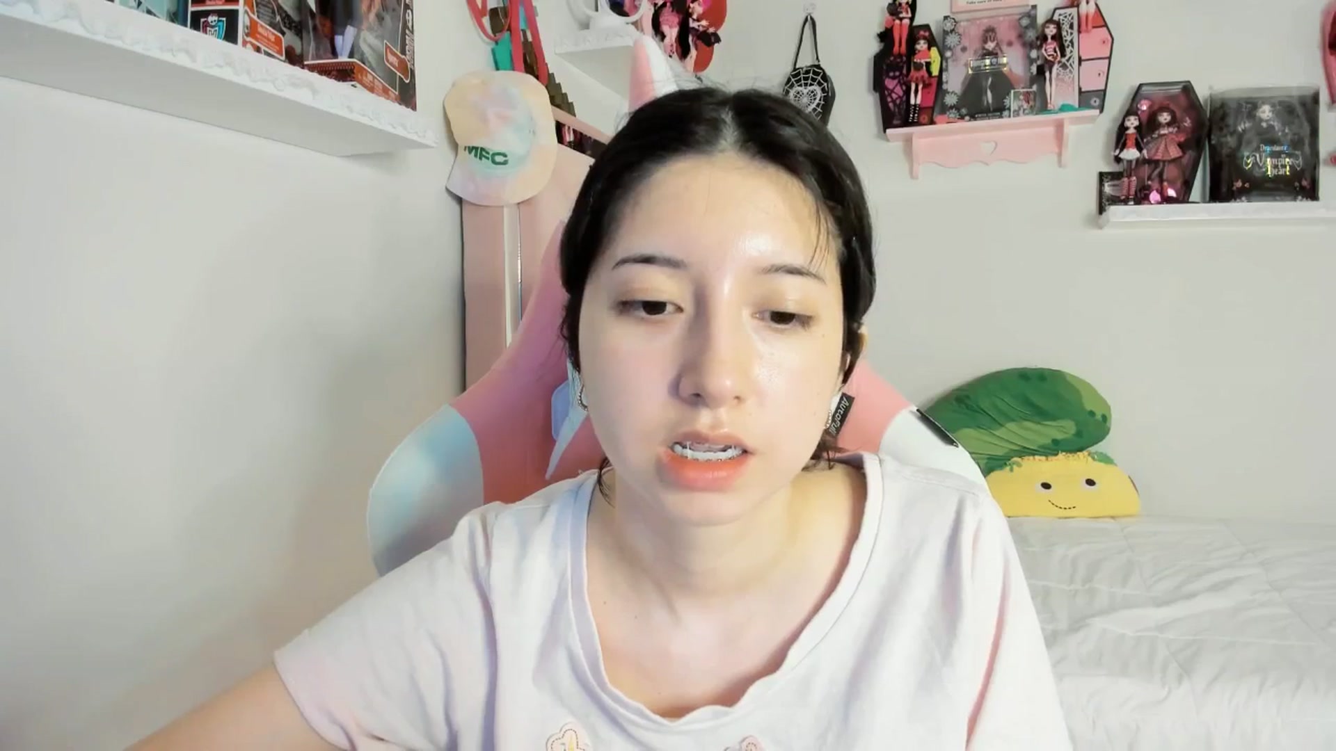 Gallery image thumbnail from Cherrycute666's myfreecams stream on, 03/05/2025, 07:22 image 12 of 20