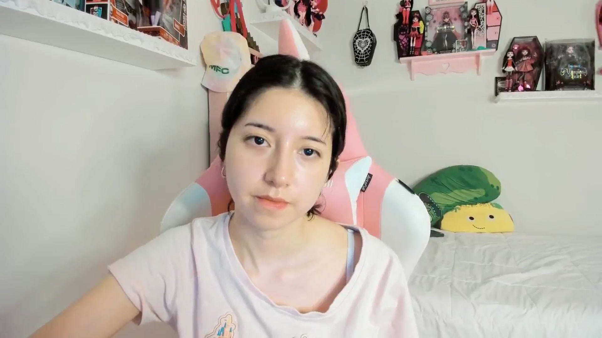 Gallery image thumbnail from Cherrycute666's myfreecams stream on, 03/05/2025, 07:22 image 8 of 20