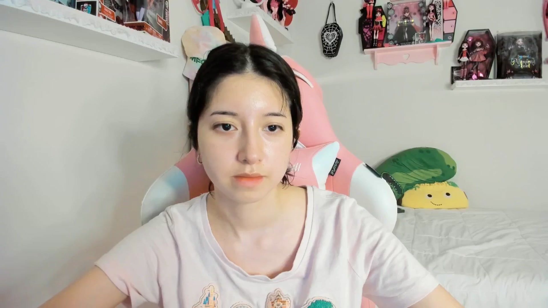 Gallery image thumbnail from Cherrycute666's myfreecams stream on, 03/05/2025, 07:22 image 14 of 20