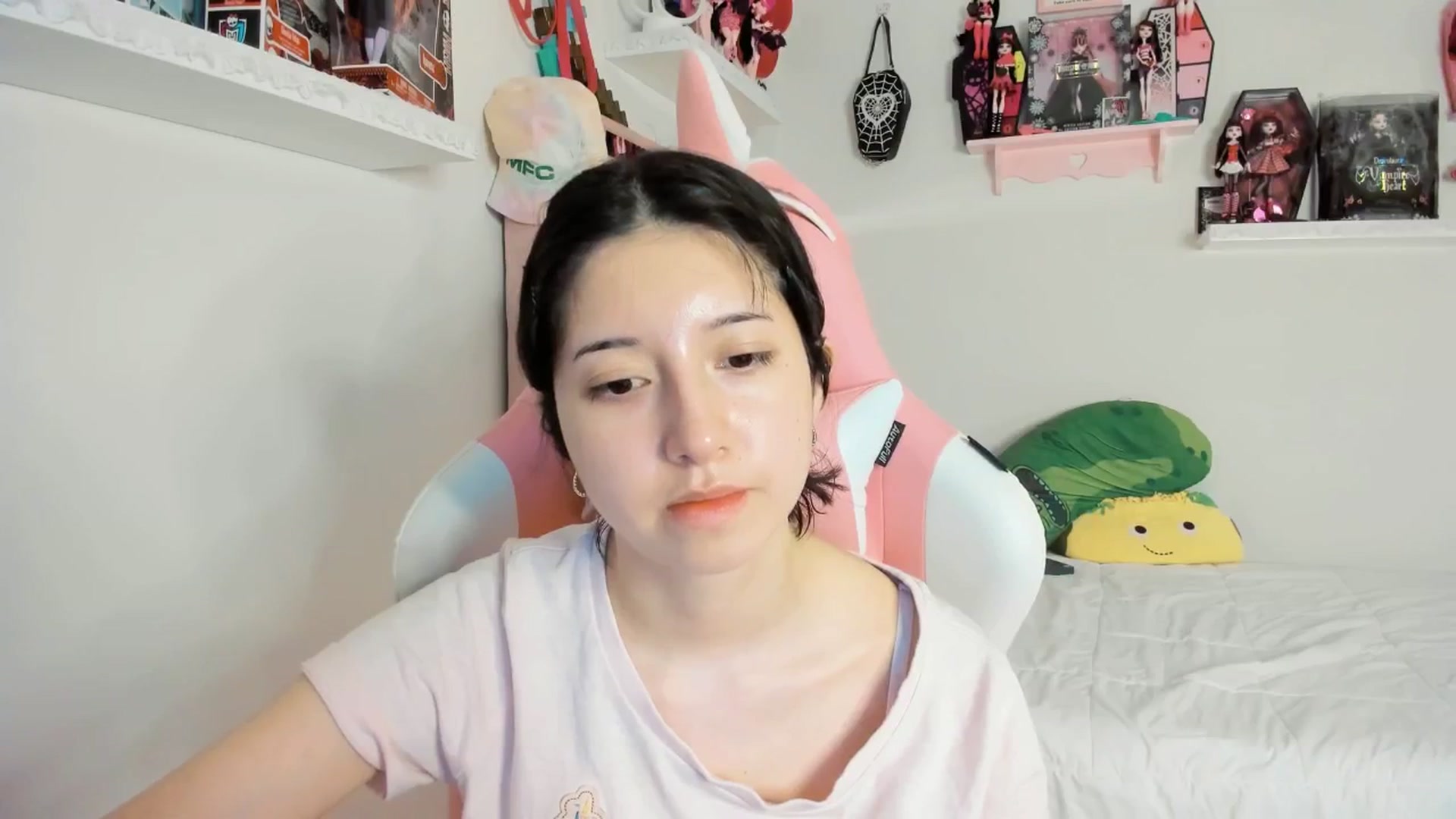 Gallery image thumbnail from Cherrycute666's myfreecams stream on, 03/05/2025, 07:22 image 9 of 20