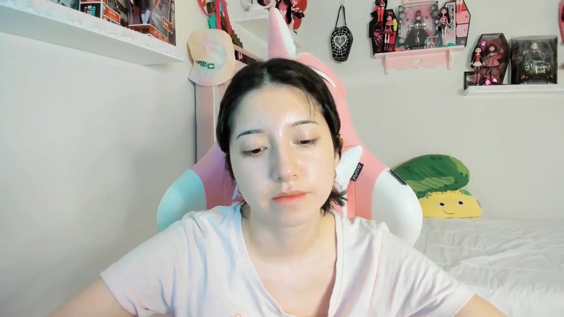 Gallery image thumbnail from Cherrycute666's myfreecams stream on, 03/05/2025, 07:22 image 5 of 20