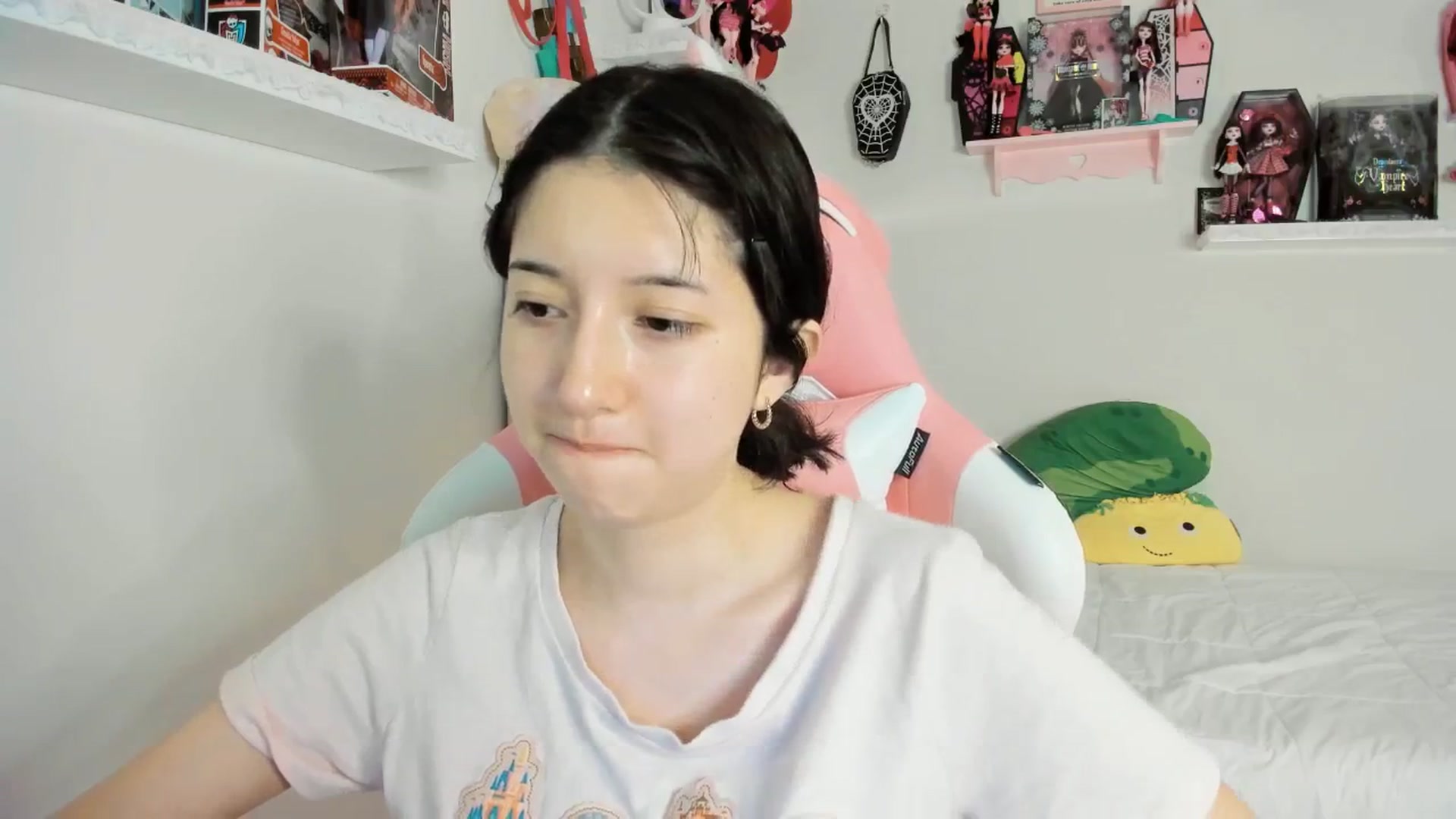 Gallery image thumbnail from Cherrycute666's myfreecams stream on, 03/05/2025, 07:22 image 13 of 20