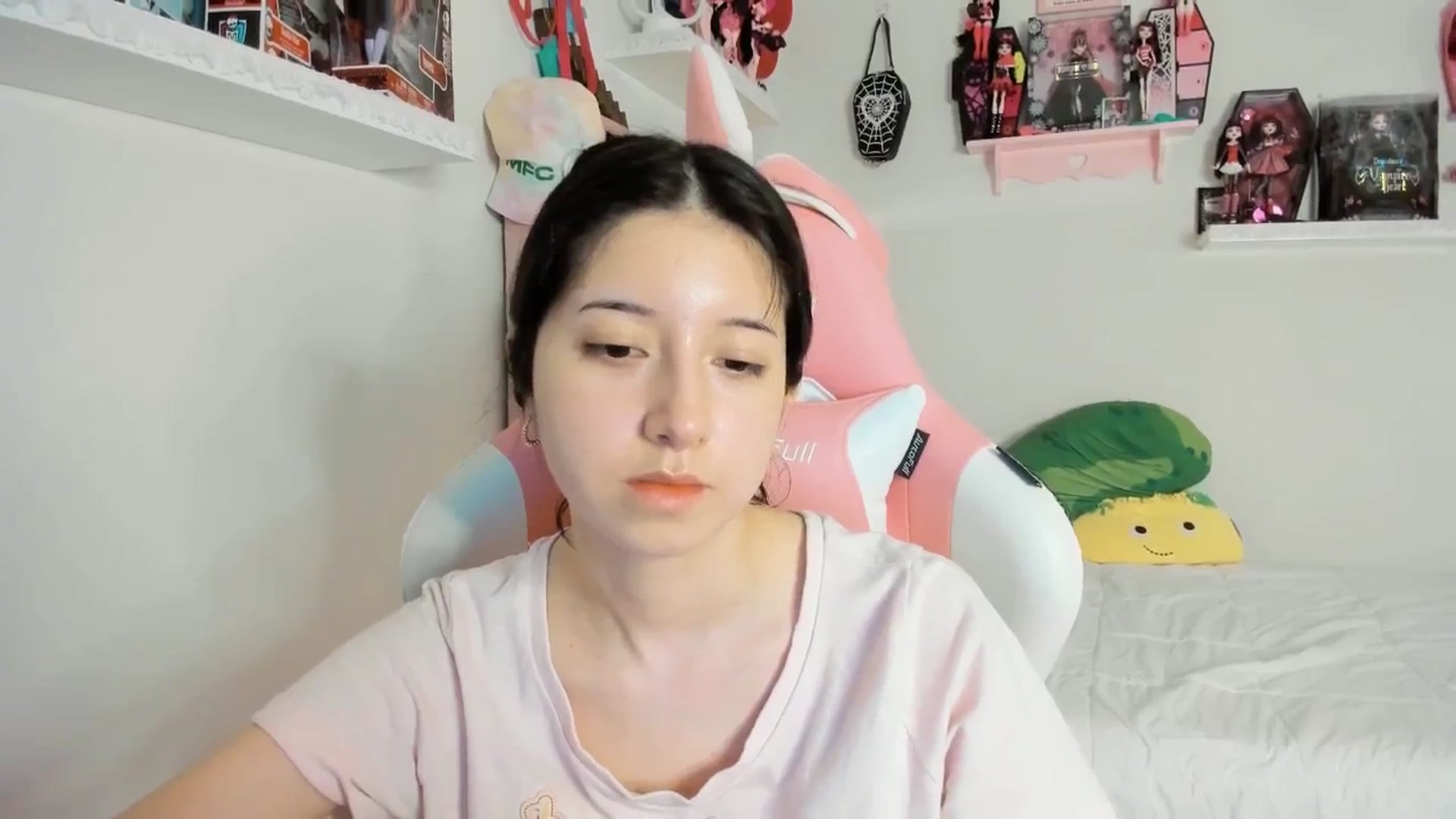 Gallery image thumbnail from Cherrycute666's myfreecams stream on, 03/05/2025, 07:22 image 17 of 20