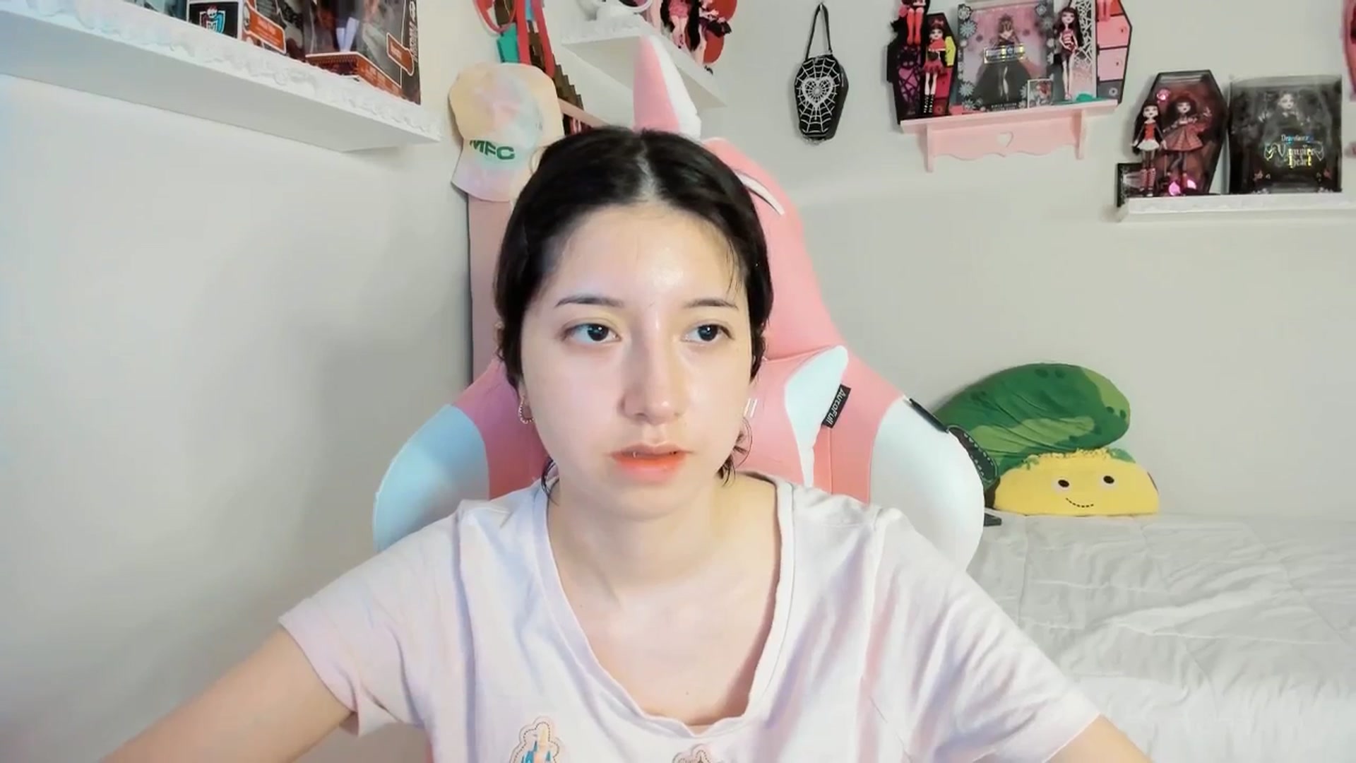 Gallery image thumbnail from Cherrycute666's myfreecams stream on, 03/05/2025, 07:22 image 7 of 20