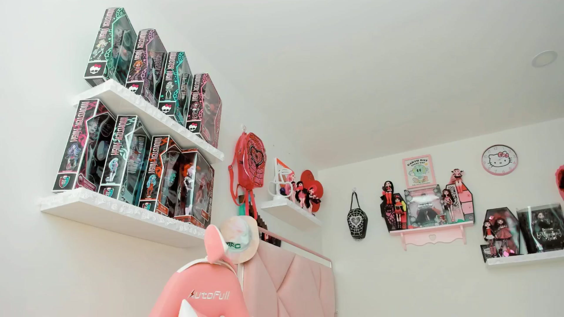 Gallery image thumbnail from Cherrycute666's myfreecams stream on, 03/05/2025, 21:40 image 15 of 20