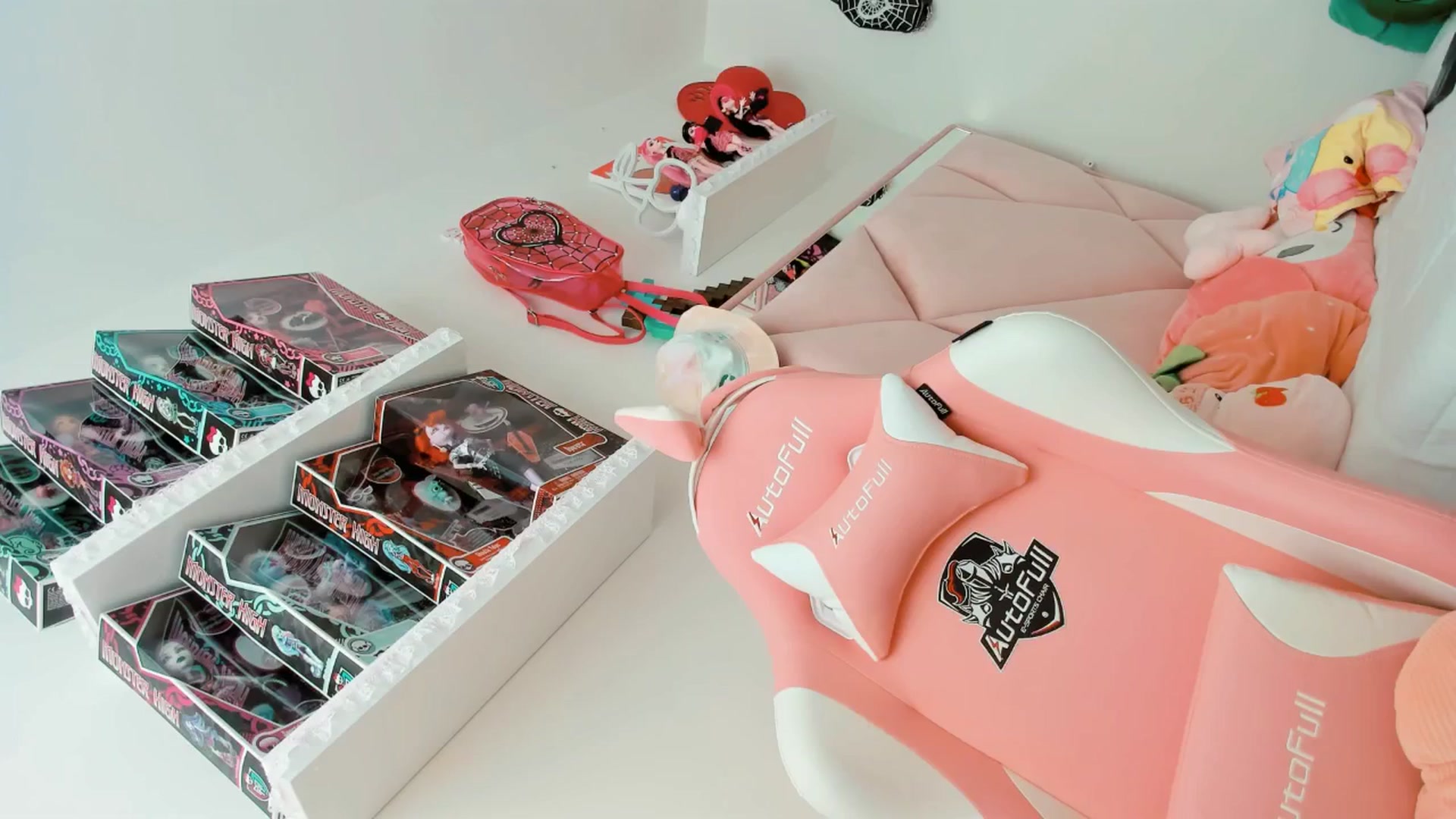 Gallery image thumbnail from Cherrycute666's myfreecams stream on, 03/05/2025, 21:40 image 8 of 20
