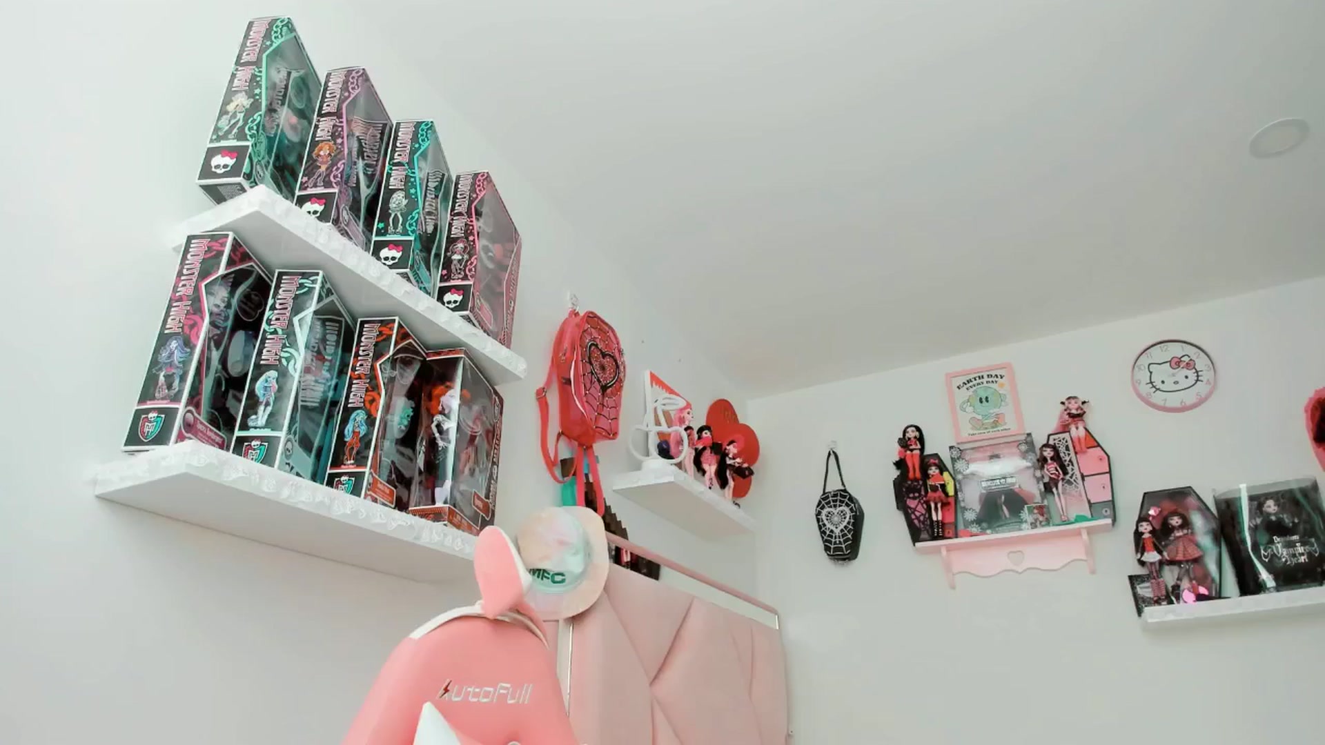 Gallery image thumbnail from Cherrycute666's myfreecams stream on, 03/05/2025, 21:40 image 14 of 20