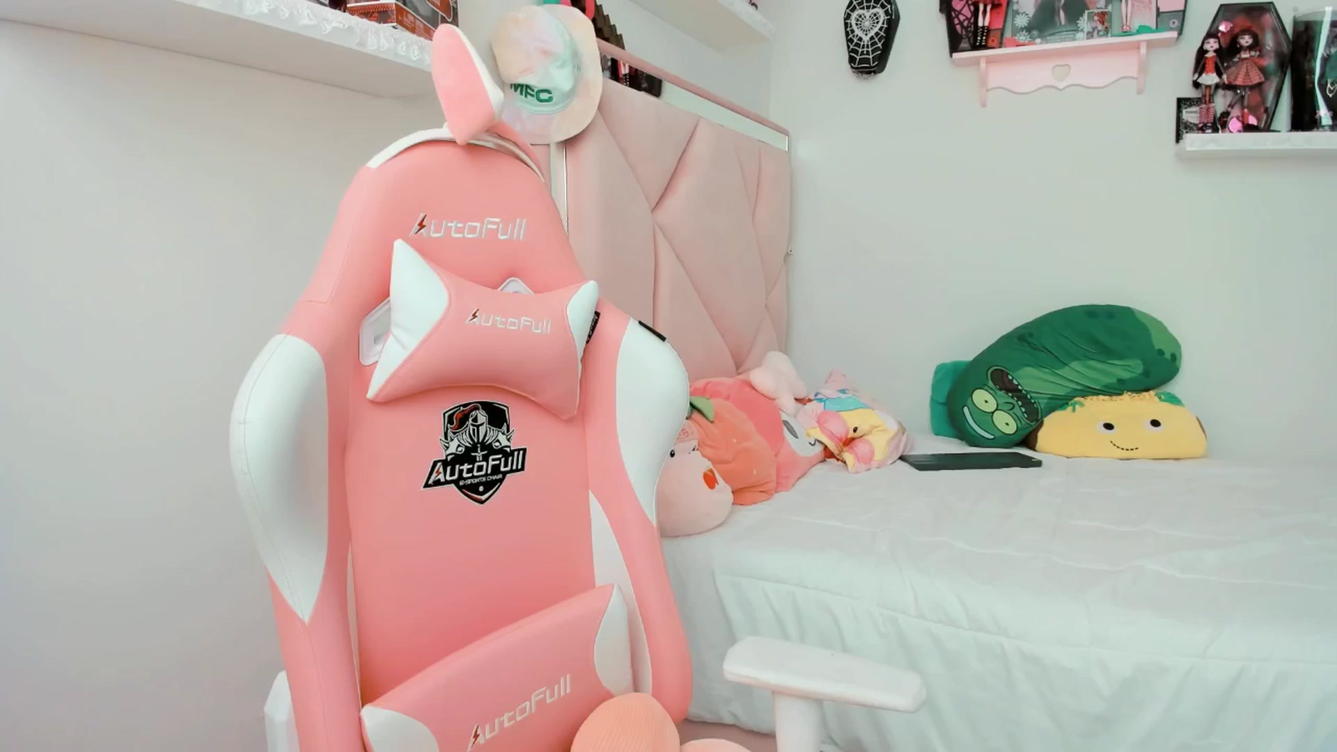 Gallery image thumbnail from Cherrycute666's myfreecams stream on, 03/05/2025, 21:40 image 17 of 20
