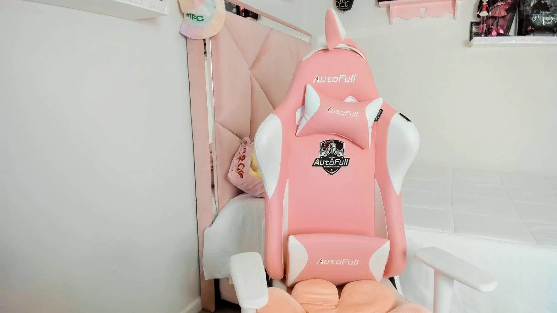 Gallery image thumbnail from Cherrycute666's myfreecams stream on, 03/06/2025, 06:04 image 19 of 20