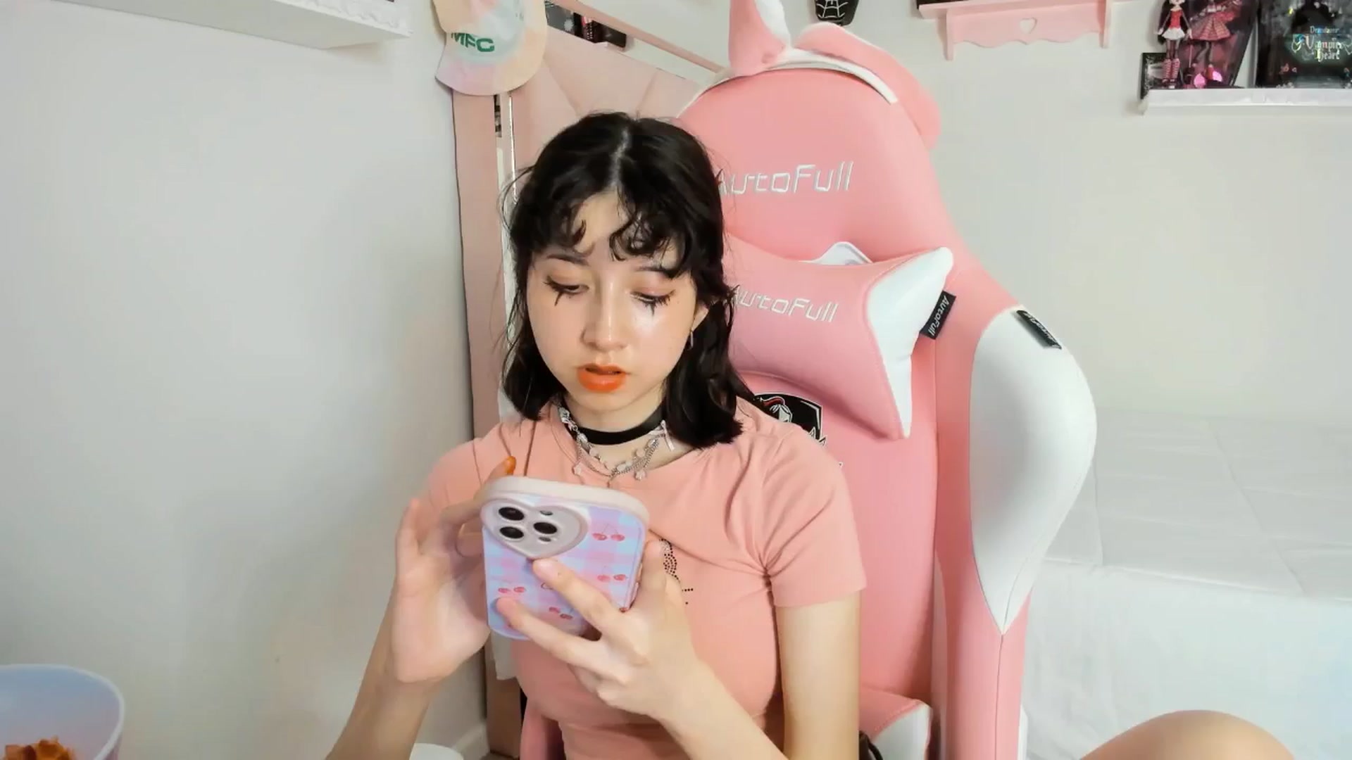 Gallery image thumbnail from Cherrycute666's myfreecams stream on, 03/06/2025, 06:04 image 17 of 20