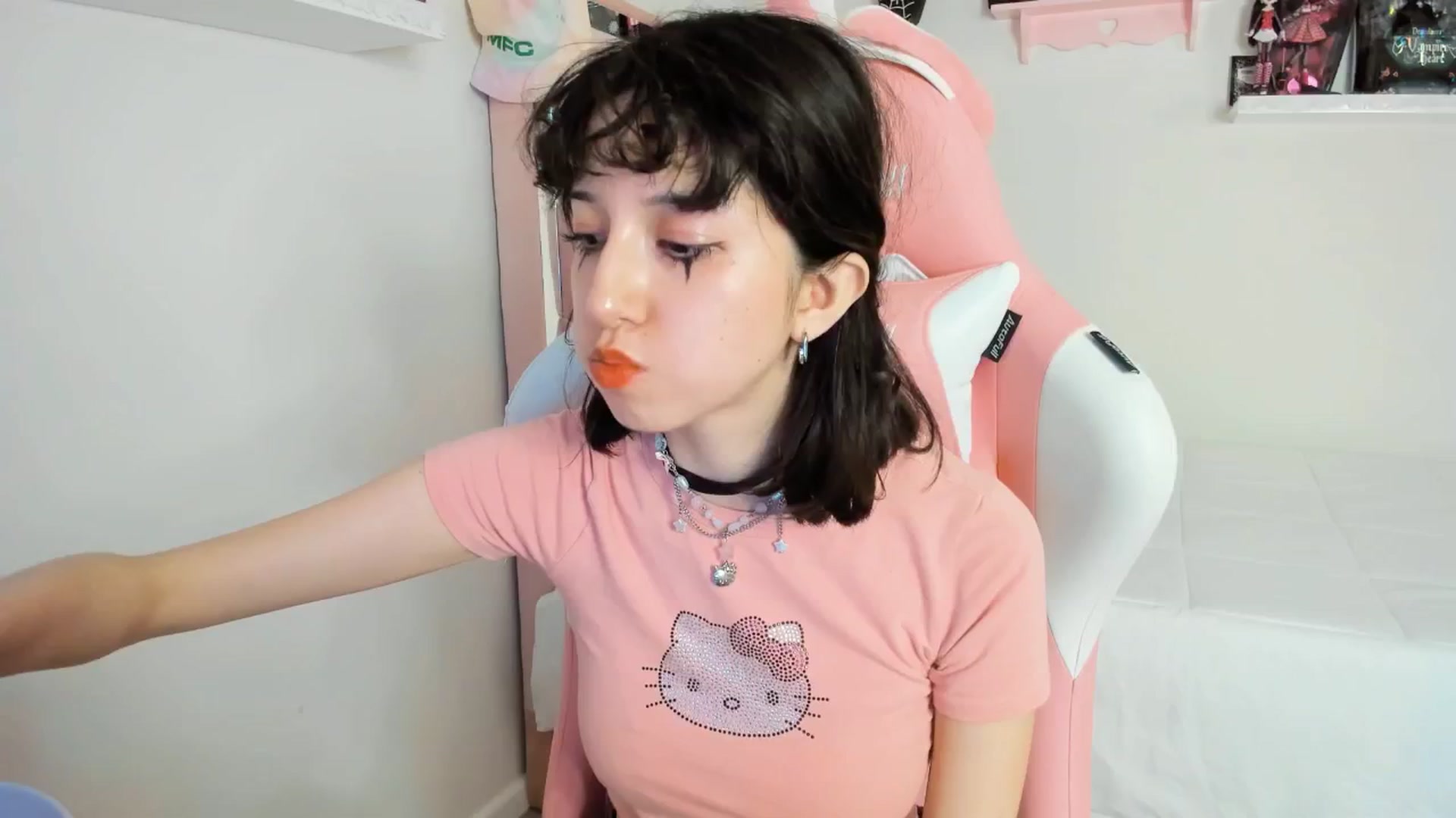 Gallery image thumbnail from Cherrycute666's myfreecams stream on, 03/06/2025, 06:04 image 13 of 20
