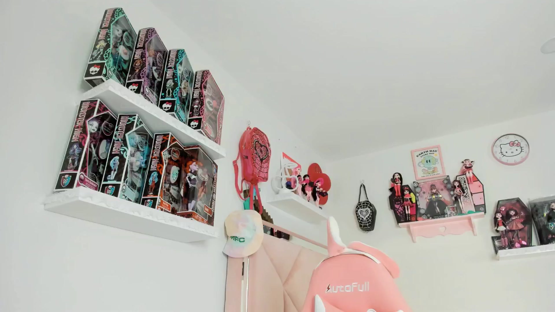 Gallery image thumbnail from Cherrycute666's myfreecams stream on, 03/06/2025, 06:04 image 11 of 20