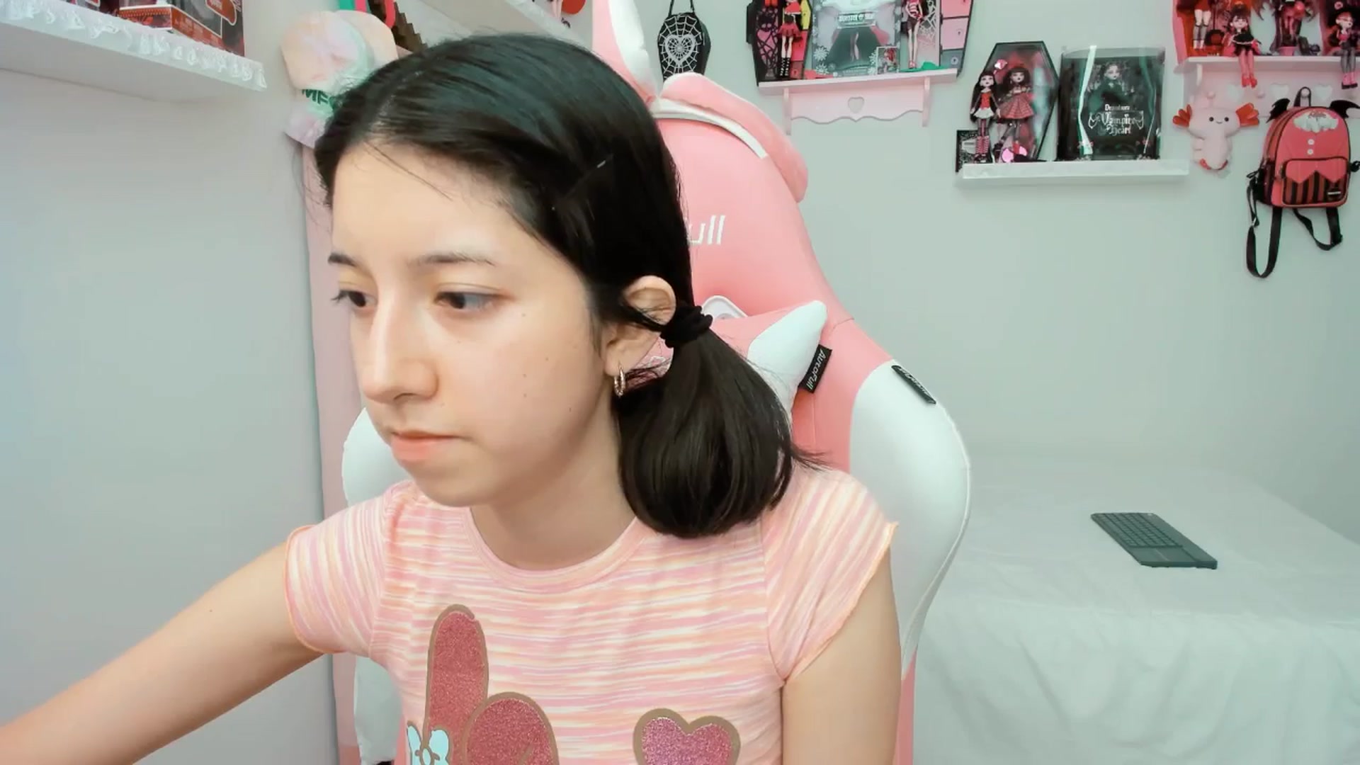 Gallery image thumbnail from Cherrycute666's myfreecams stream on, 03/06/2025, 21:36 image 16 of 20