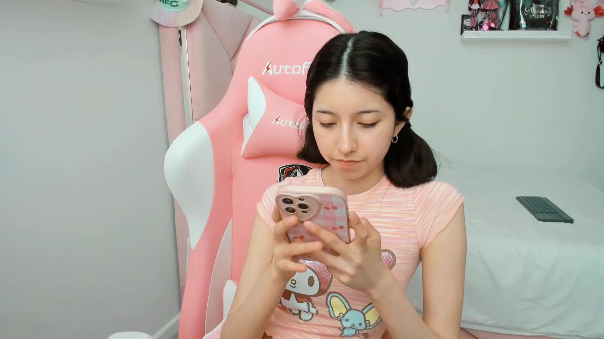 Gallery image thumbnail from Cherrycute666's myfreecams stream on, 03/06/2025, 21:36 image 6 of 20