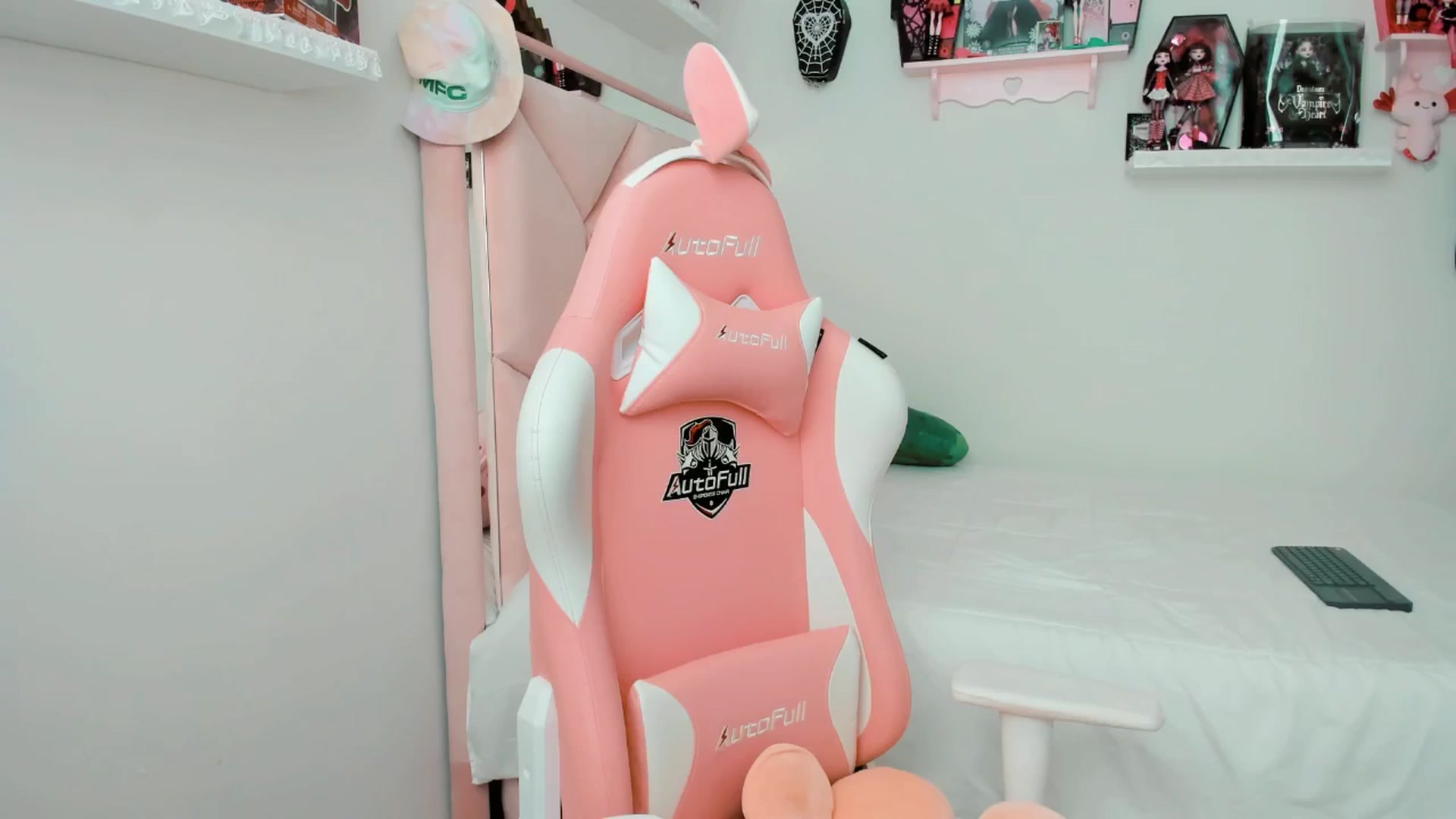 Gallery image thumbnail from Cherrycute666's myfreecams stream on, 03/06/2025, 21:36 image 9 of 20