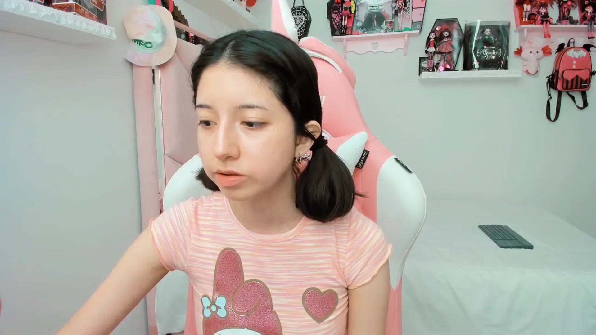 Gallery image thumbnail from Cherrycute666's myfreecams stream on, 03/06/2025, 21:36 image 14 of 20